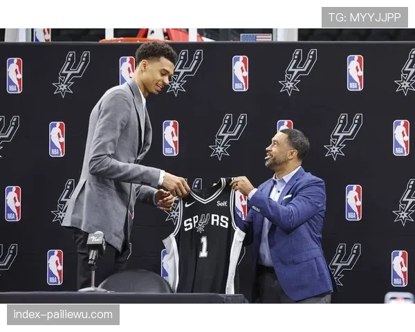 马刺文班亚马引领快打旋风 八胜二负开局令人惊喜