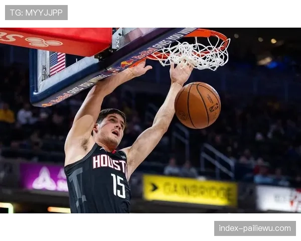 火箭双阵切换实现攻防实时调整，谢泼德三分爆发锁定首发后场位置